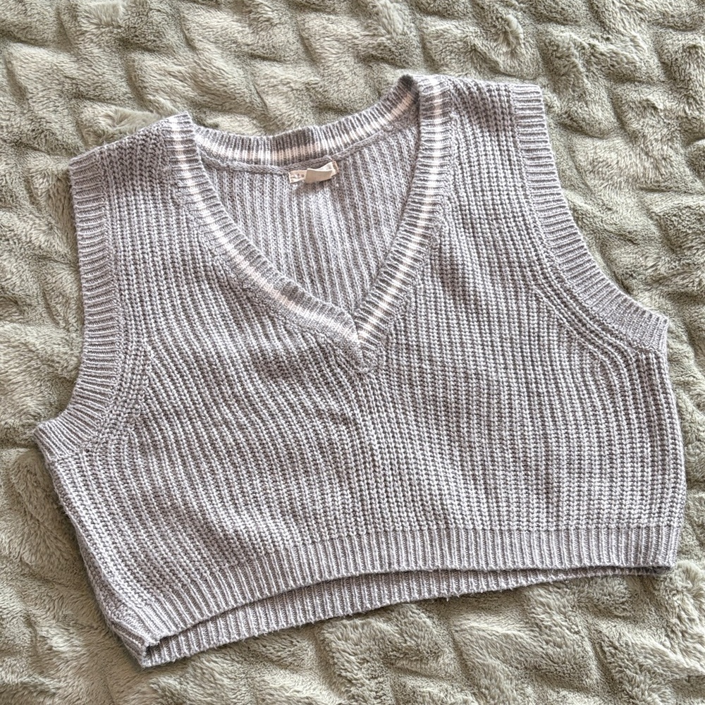 Aeropostale Gray Knit Sweater vest